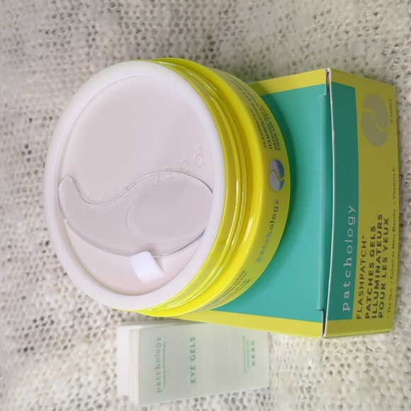 Patchology FlashPatch Illuminating Eye Gels, 15 pairs of eye gels - Picture 3 of 14